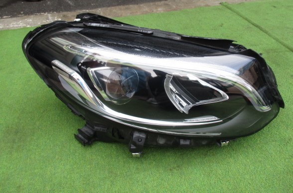 ベンツ　W246　Bクラス　後期　LED　ヘッドライト　右　③