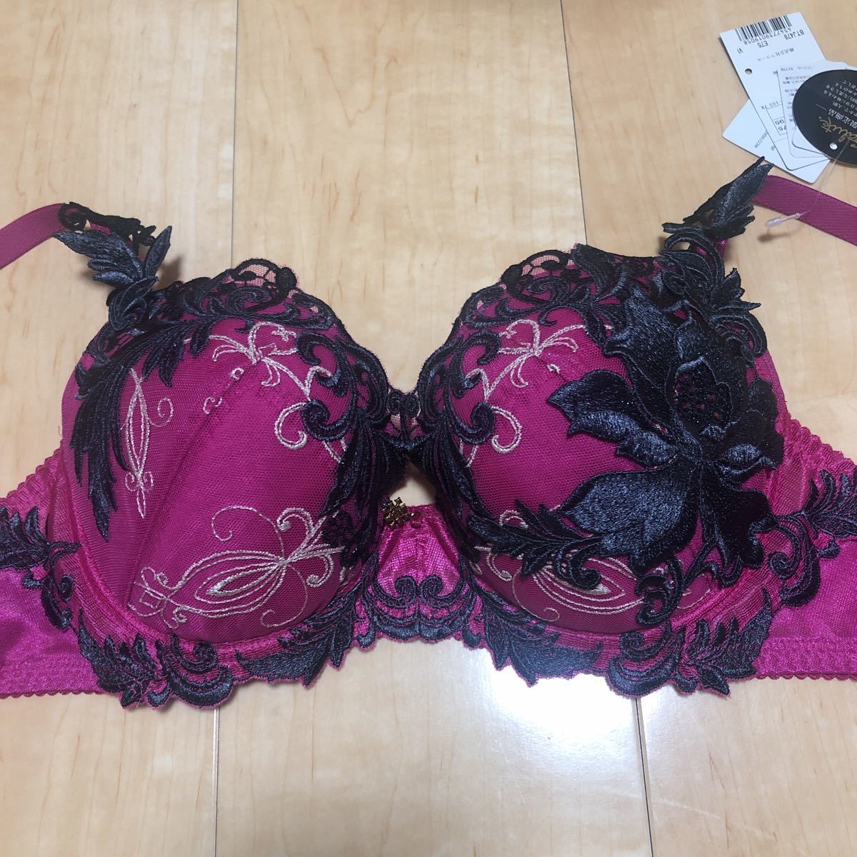 サルート 78G 店舗限定商品 歌舞伎 E75 ブラジャー 新品タグつき VI