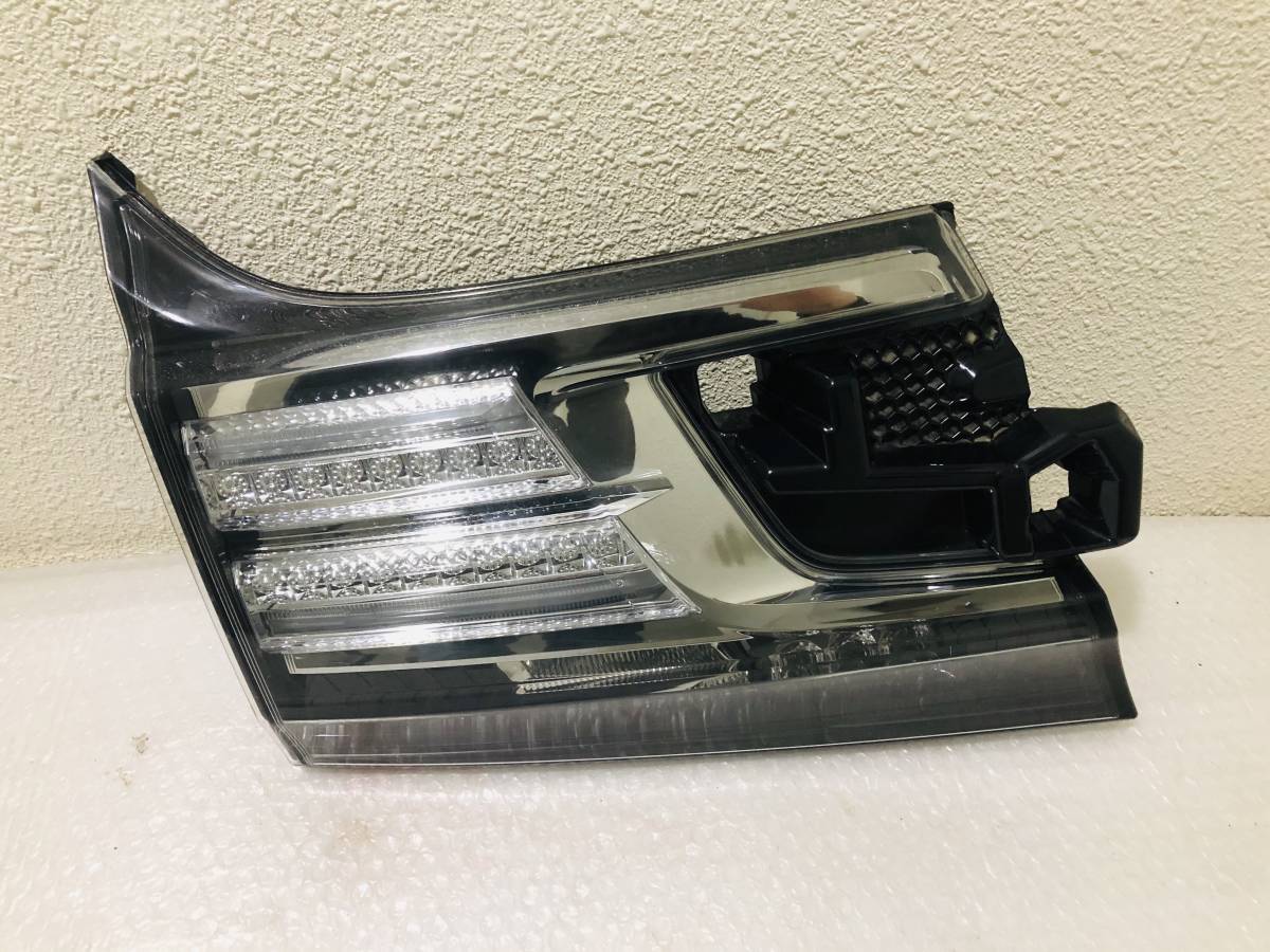 30系 ヴェルファイア 左(外)テールランプ➀ ZGエディション トヨタ 30