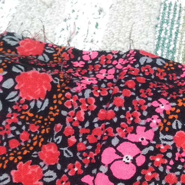 昭和レトロ　生地　布地　布　ハギレ　花柄　宇山あゆみ　ワンピース　デッドストック_7