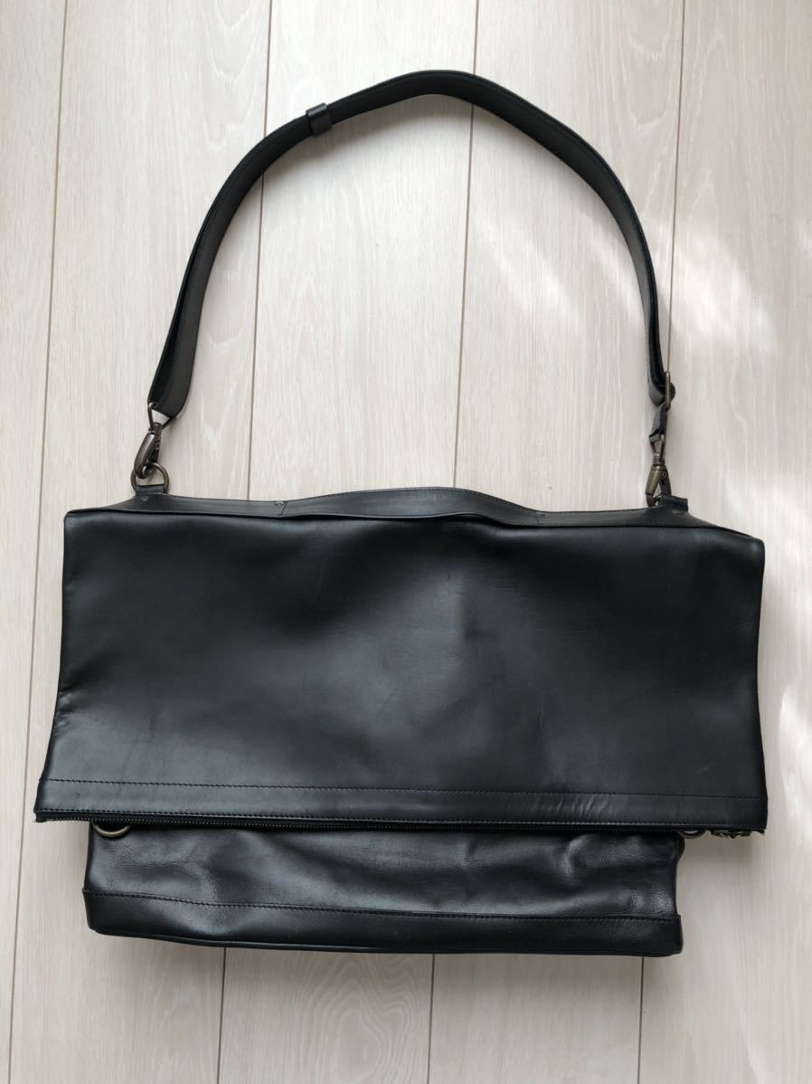 ISAAC REINA イザックレイナ　レザーショルダー美品　BSHOP取扱 ISAAC REINA イザックレイナ POP UP アイザック・レイナ。革のバッグを包み込む革の世界へ。｜Paris