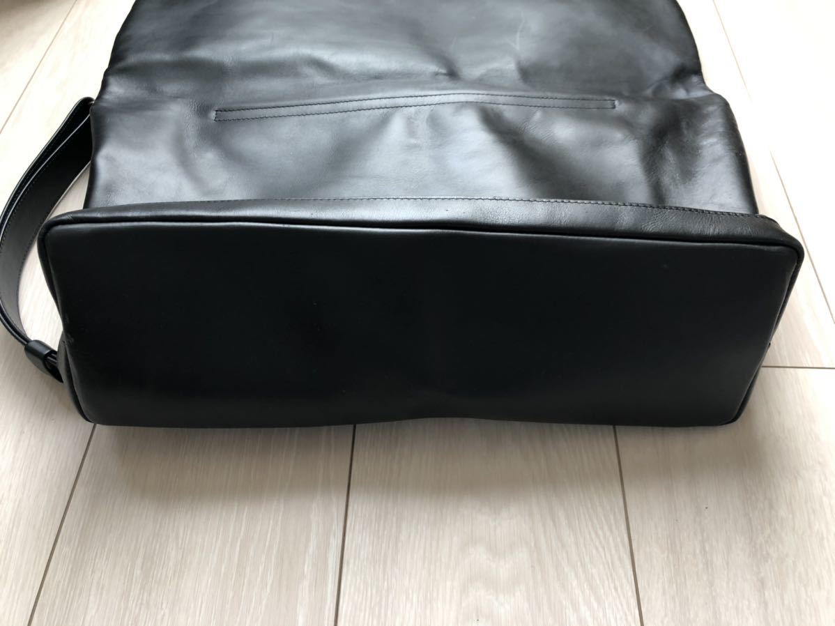 ISAAC REINA イザックレイナ　レザーショルダー美品　BSHOP取扱 ISAAC REINA イザックレイナ POP UP アイザック・レイナ。革のバッグを包み込む革の世界へ。｜Paris
