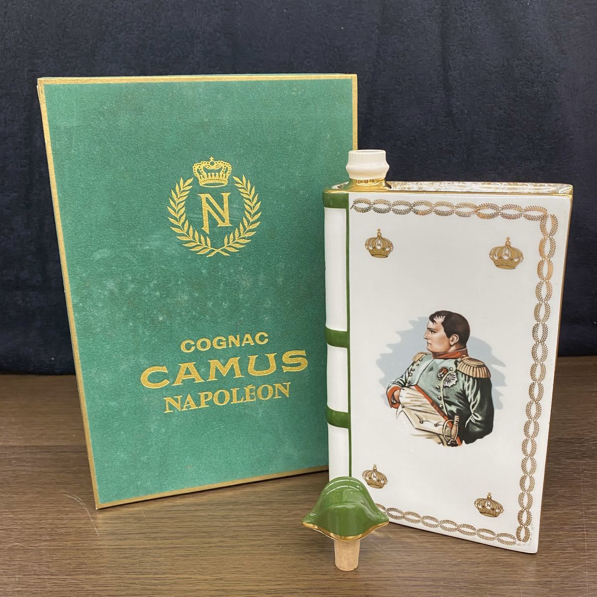 超激得，品質保証 未開栓 CAMUS カミュ NAPOLEON ナポレオン ブック ウイスキー コニャック 古酒 700mi 40% 替栓 箱付き(カミュ)｜売買されたオークション情報、yahooの商品情報をアーカイブ公開 - オークファン コニャック
