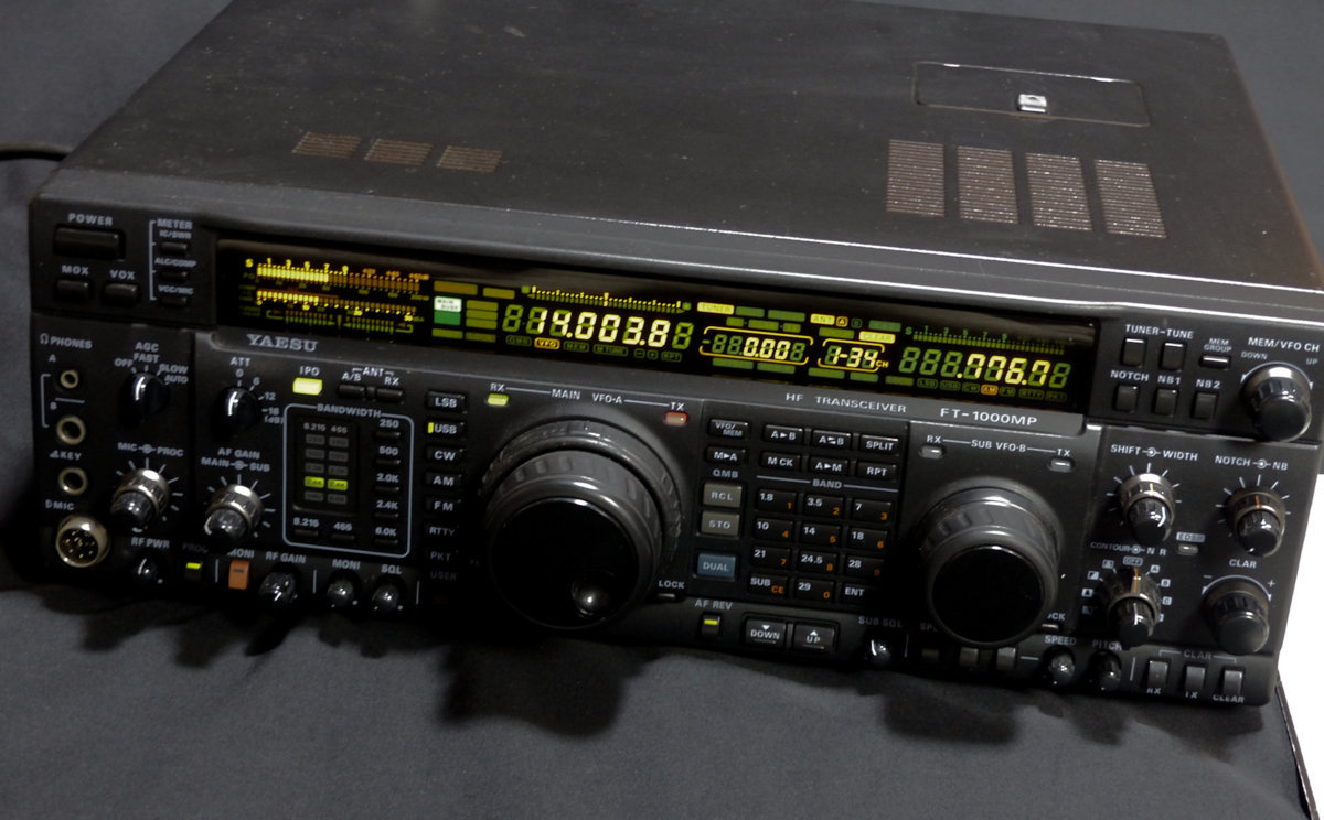 往年の名機 FT-1000MP 100W HF トランシーバー 微難あり ◇YAESU◇HF