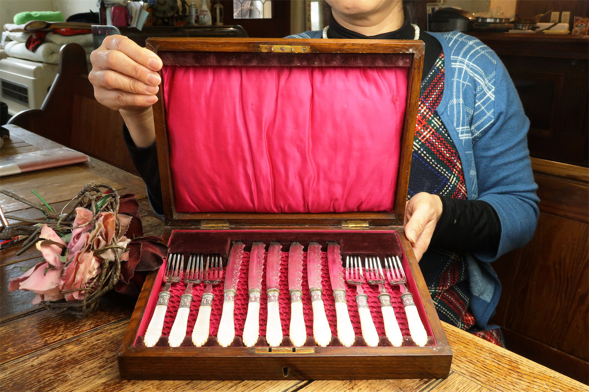 お得，セール 白蝶貝 1880-1910年頃 SILVER 英国骨董アンティーク 純銀P. EP 真珠 シルバー マザーオブパール フォーク ナイフ カトラリーセット 6客12本(カトラリー)｜売買されたオークション情報、yahooの商品 カトラリー