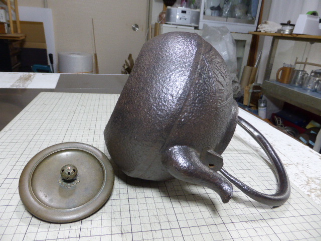 AKa7003　龍文堂造　花押入　時代　鉄瓶 Yahoo!オークション 「龍文堂 花押」鉄瓶 (鉄製) の落札相場 龍文堂蓋