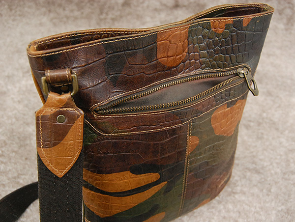 希少／aniary／アニアリ／ボディバッグ／ショルダーバッグ／クロコ型