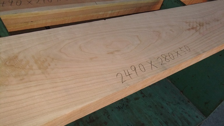 ブラックチェリー 訳あり処分 天板厚30mm - 同類サイズ 約20kg 2点 ブラックチェリー集成材 BOARD ロング 厚み21〜28mm KANADEMONO – 無垢 &frasl; アメリカンブラックチェリーの無垢パネリング（羽目板・壁材・天井材