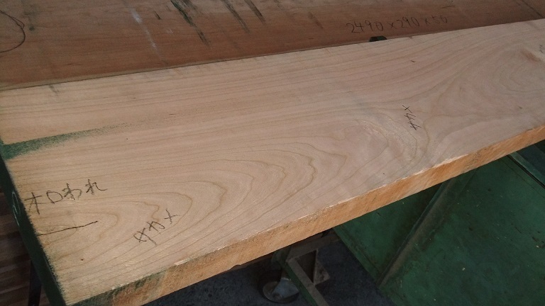 ブラックチェリー 訳あり処分 天板厚30mm - 同類サイズ 約20kg 2点 ブラックチェリー集成材 BOARD ロング 厚み21〜28mm KANADEMONO – 無垢 &frasl; アメリカンブラックチェリーの無垢パネリング（羽目板・壁材・天井材