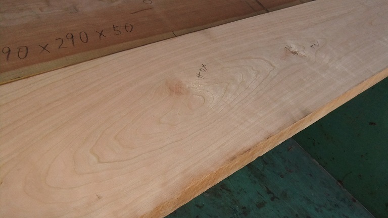 ブラックチェリー 訳あり処分 天板厚30mm - 同類サイズ 約20kg 2点 ブラックチェリー集成材 BOARD ロング 厚み21〜28mm KANADEMONO – 無垢 &frasl; アメリカンブラックチェリーの無垢パネリング（羽目板・壁材・天井材
