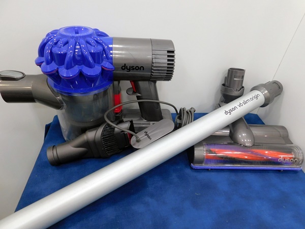 Dyson V6スティッククリーナー 赤・青 スティッククリーナー本体 付属