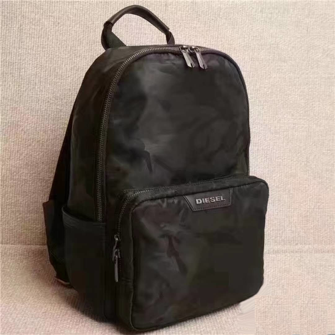 最安値，本物保証 限定入荷 DIESEL ディーゼル 迷彩柄ナイロンリュック バックパック 黒地(リュックサック、デイパック)｜売買されたオークション情報、yahooの商品情報をアーカイブ公開 - オークファン リュックサック、デイパック