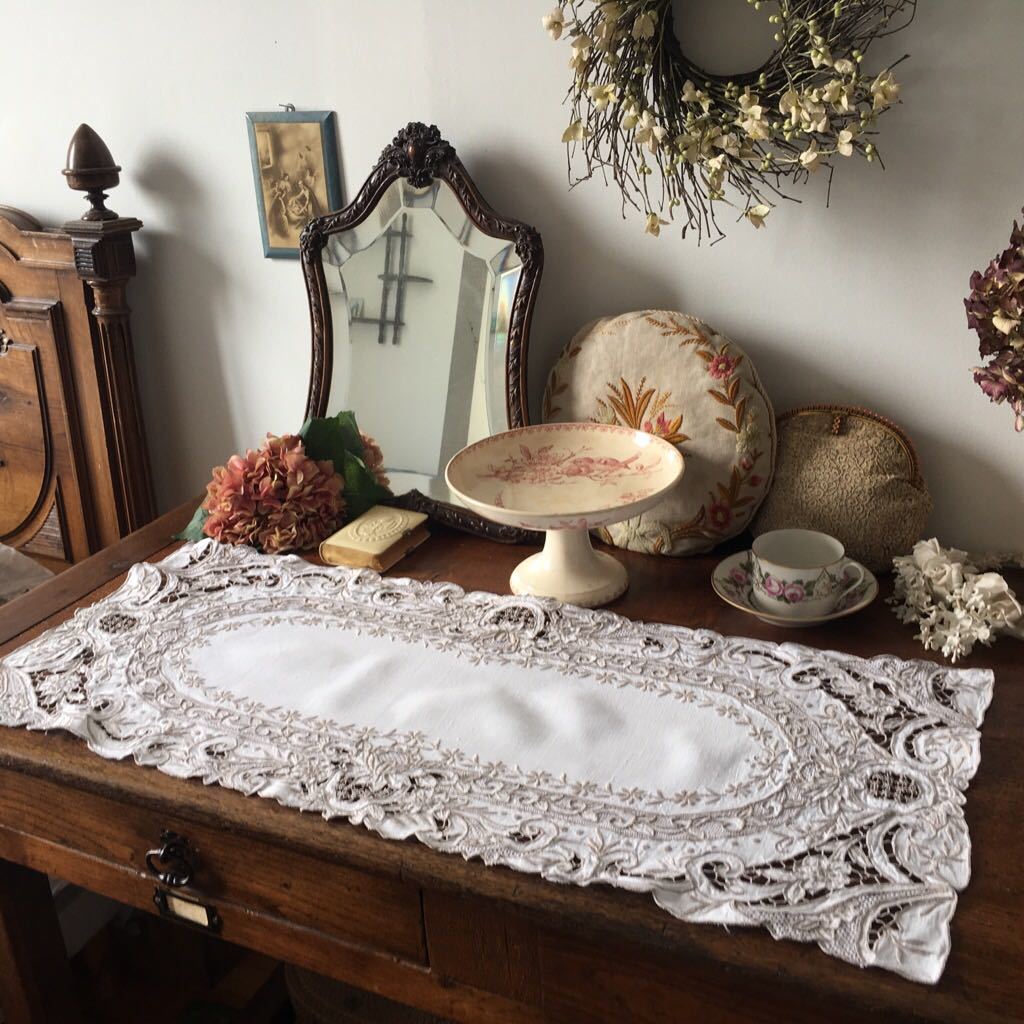 フランスブロカント**ビンテージ手刺繍テーブルセンター**豪華な