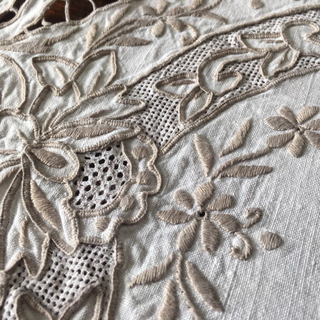 フランスブロカント**ビンテージ手刺繍テーブルセンター**豪華な