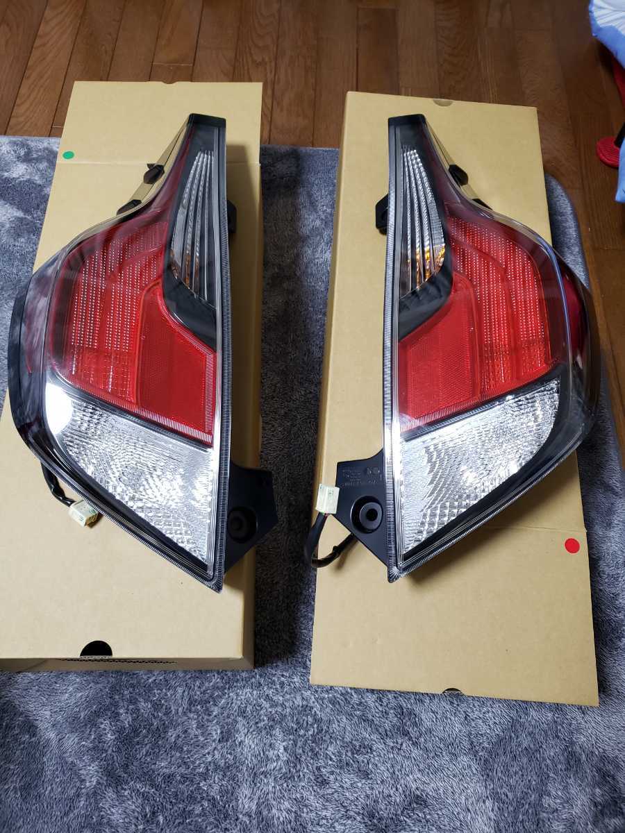 トヨタ　アクアG's 純正テール　送料込みです。_1