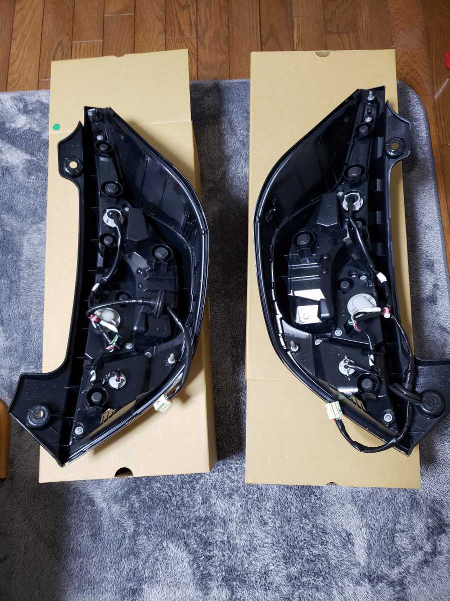 トヨタ　アクアG's 純正テール　送料込みです。_2