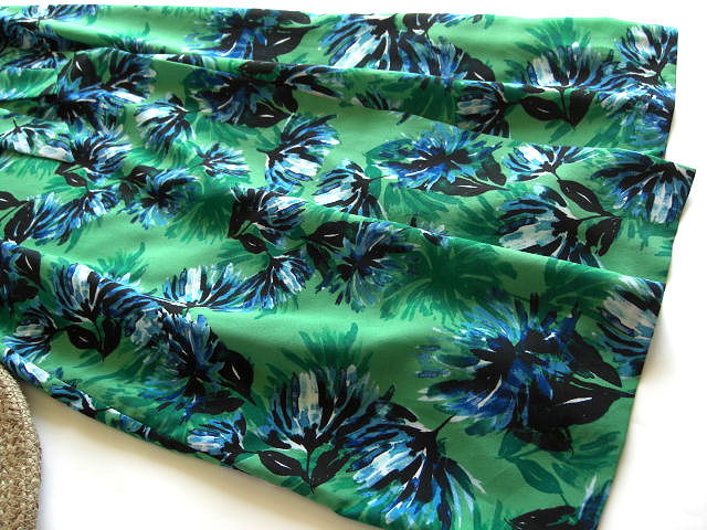 バナナリパブリックbanana Republicカシュクールプリントワンピース グリーンブルーボタニカル花柄 女性用 売買されたオークション情報 Yahooの商品情報をアーカイブ公開 オークファン Aucfan Com