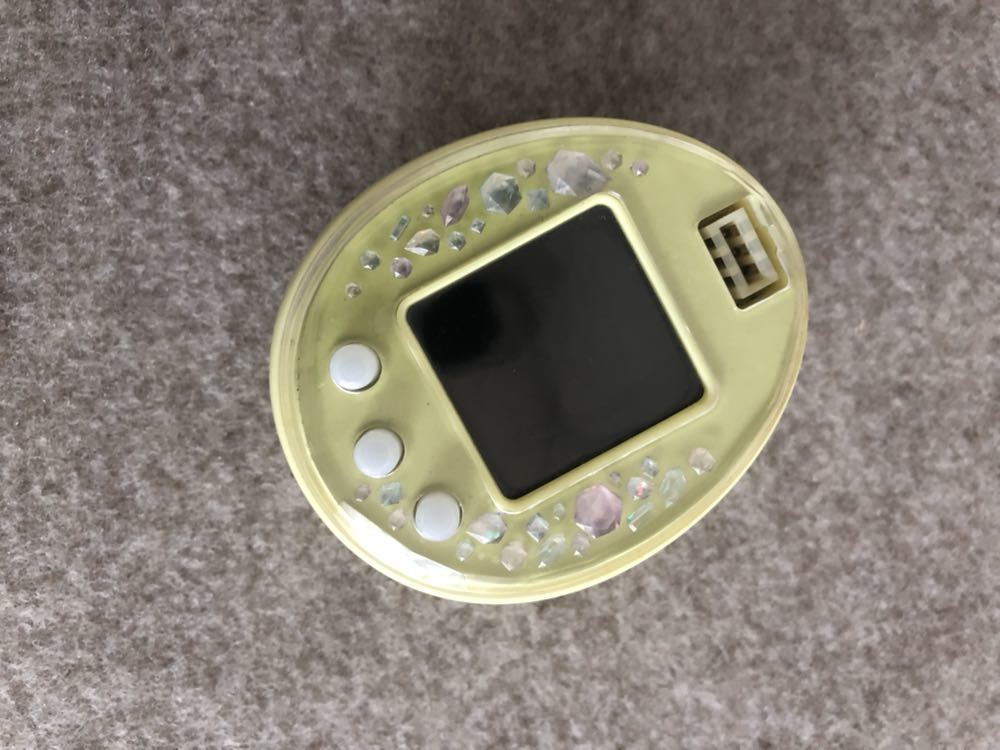 たまごっちピース tamagotchi イエロー