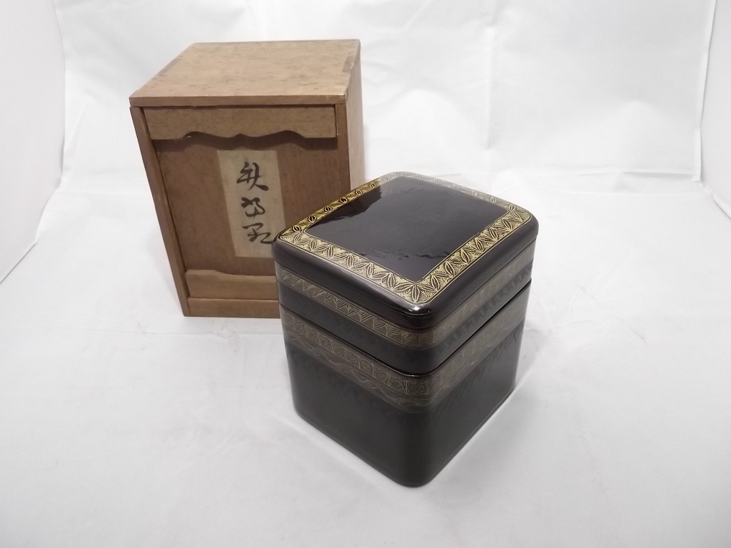 吉 讃岐漆芸 蒟醤黒彫 存清塗 紅花緑葉 昆虫彫 堆朱堆黒 香箱 漆箱 本