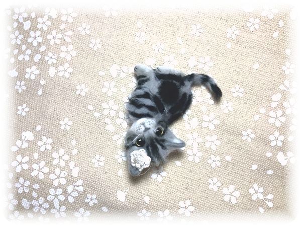 ☆羊毛フェルト ブローチ☆アメショー猫ちゃん おすましポーズ ふわふわ赤ちゃん猫 手のひらサイズ あみぐるみ ねこ テディ ハンドメイド _6