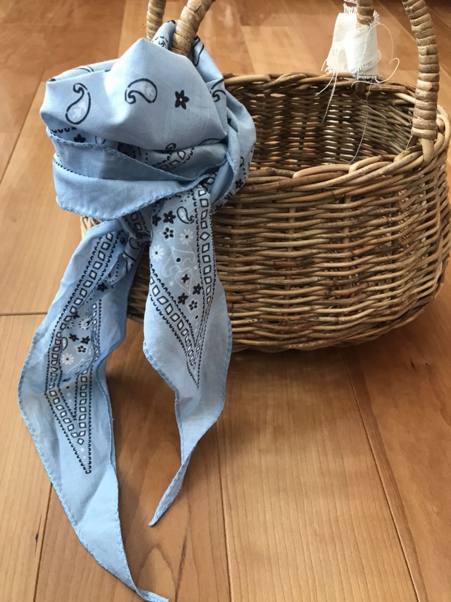 Altea アルテア バンダナ柄 菱形スカーフ 水色 ウィムガゼット シルク