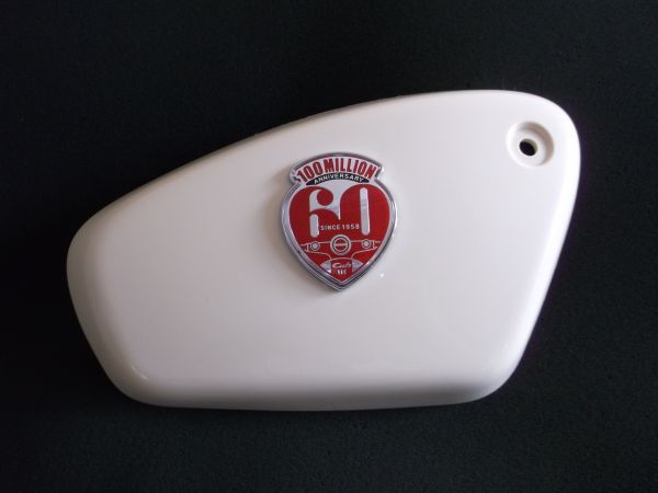 JA44 スーパーカブ 60周年 記念モデル L サイドカバー 純正 2018年