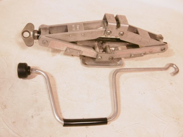  06 FC3S RX-7 サバンナRX-7 後期 純正車載ジャッキ アルミジャッキ ハンドル付き 車載工具 FC3S部品大量出品中(車載工具)｜売買されたオークション情報、yahooの商品情報をアーカイブ公開 - オーク 車載工具