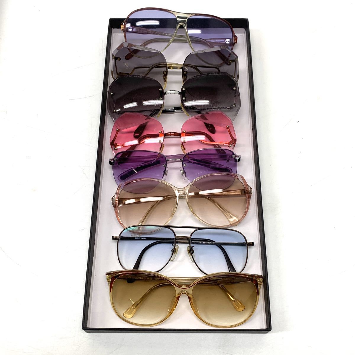 サングラス 色付きメガネ 43点 まとめて ヴィンテージ アンティーク メーカー ブランド 眼鏡 フルリム いろいろ 兼用 ジャンク セル プラスチックフレーム 売買されたオークション情報 Yahooの商品情報をアーカイブ公開 オークファン Aucfan Com