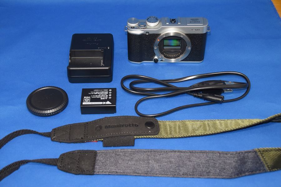 FUJIFILM フジフィルム X-M1 ボディ シルバー 美品 1630万画素 ミラーレス