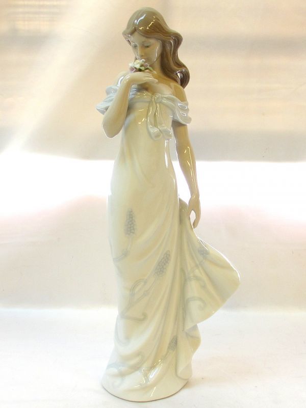 1000円スタート フィギュリン LLADRO リヤドロ 6918 甘い香り 女性 花