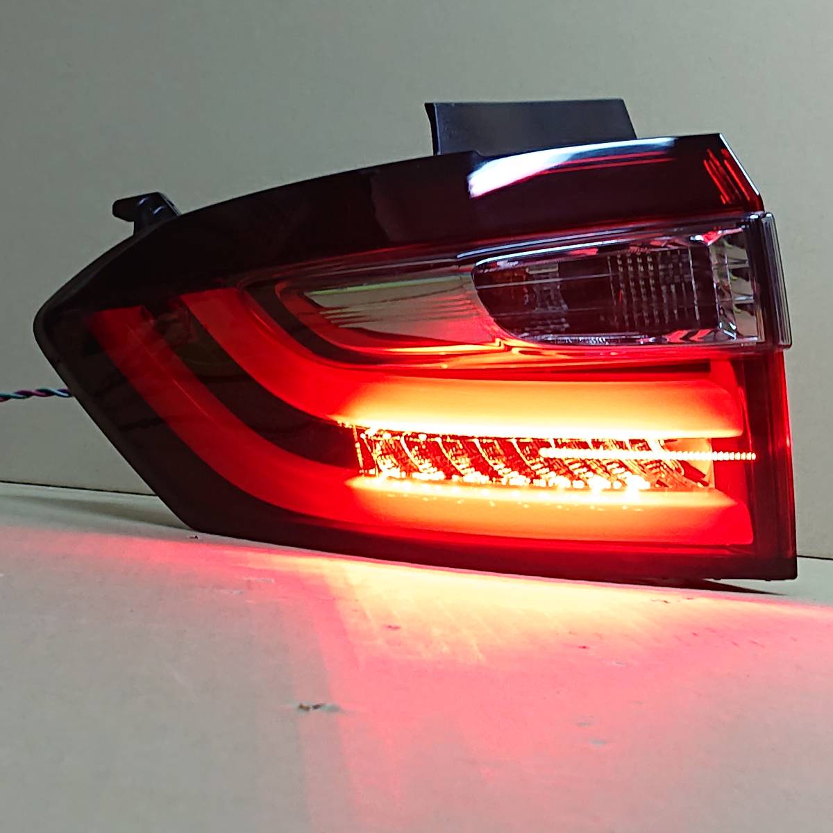オデッセイ 純正LEDテールランプ 後期 ④ RC1⁄RC2⁄RC4 左側 33550-T6AW