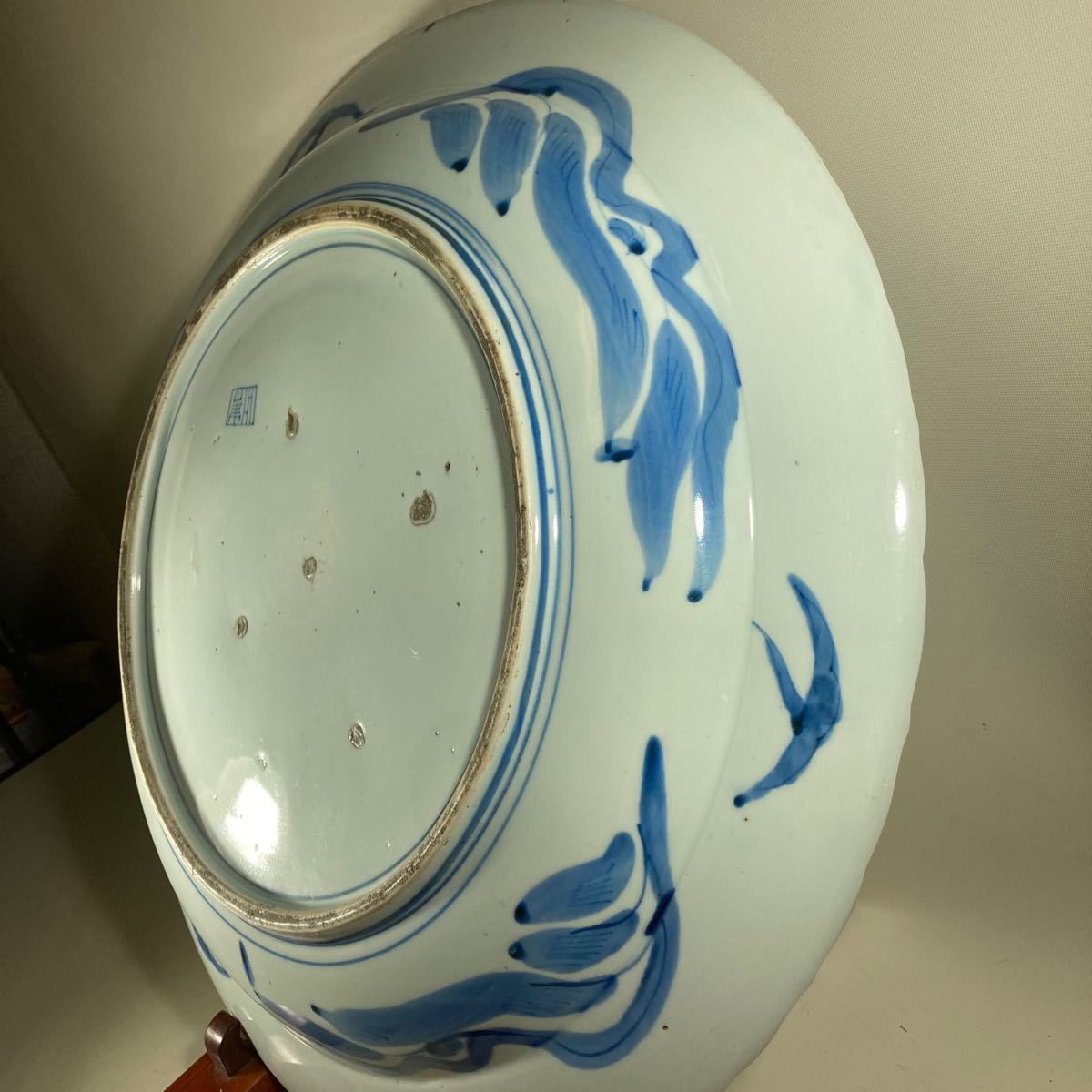 古伊万里 染付 大皿 変形輪花 兜皿 一面の山水図 47cm