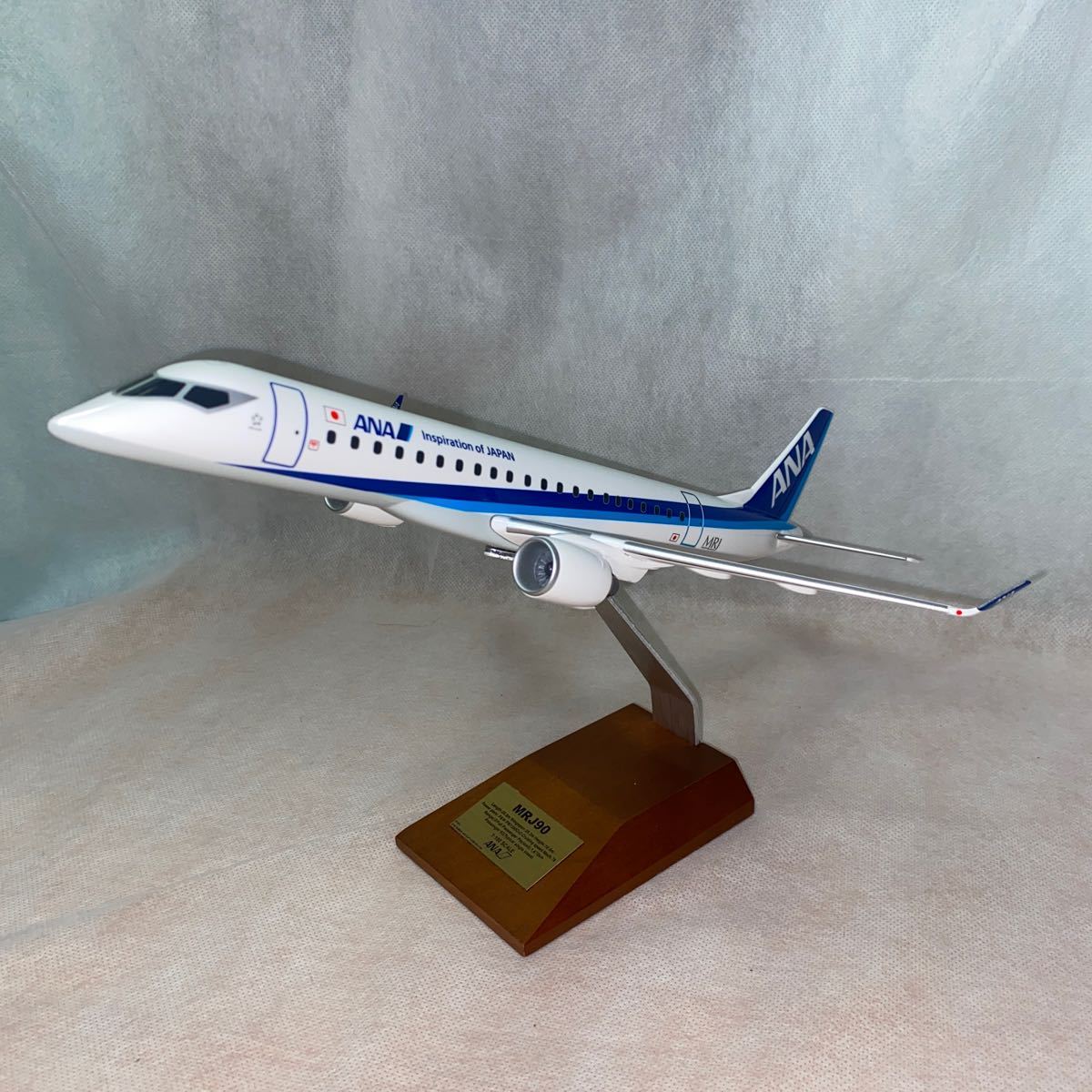 全日空商事 ANA 三菱リージョナルジェット MRJ90 1/100スケール PACMIN