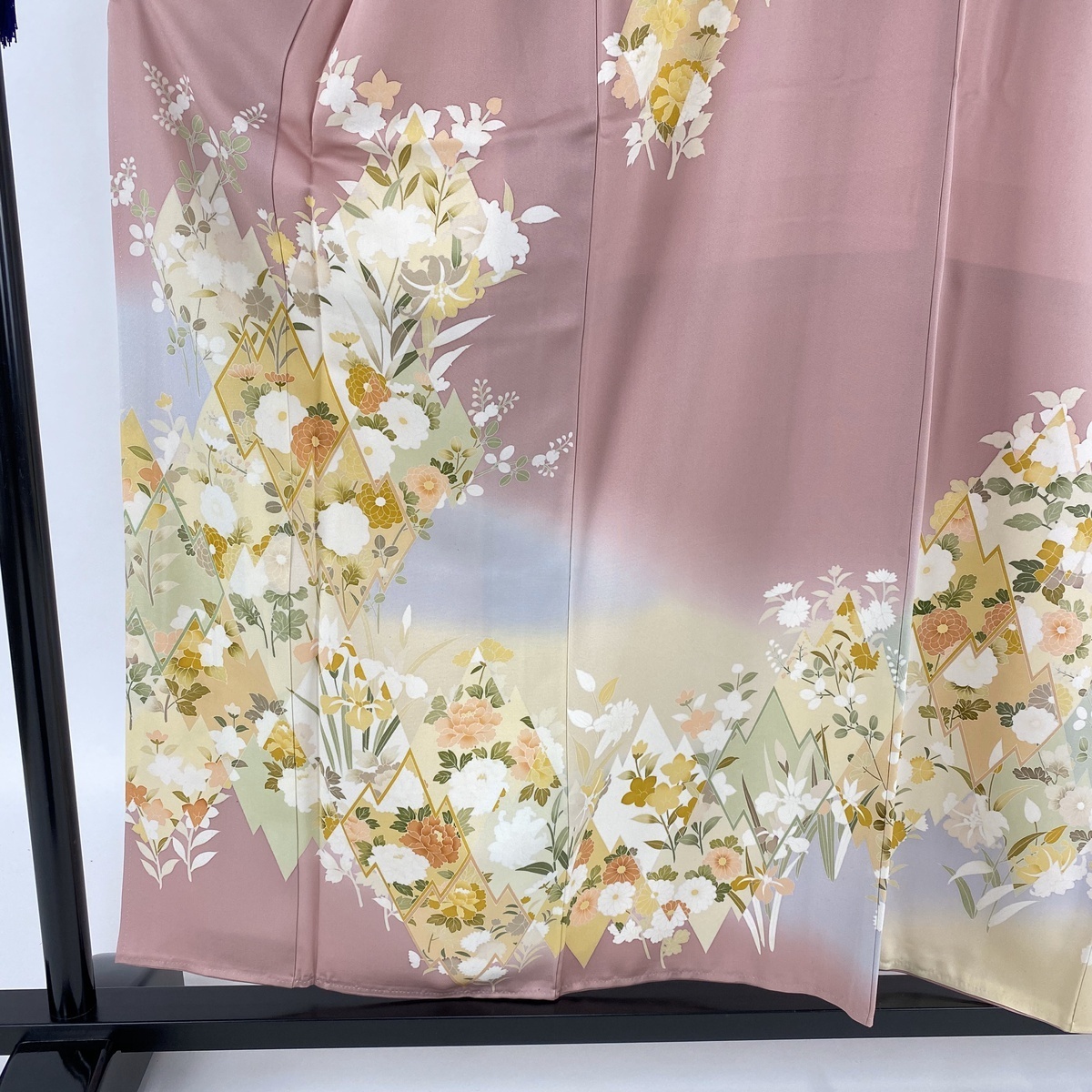 M 袷 草花 美品 松皮菱 刺繍 訪問着 付下げ 身丈164.5cm 裄丈66cm おしゃれ心うずうず.うづき・ざ・ばーげん！（仕立て | 金彩 裄丈64cm 身丈159.5cm 1AD1564000