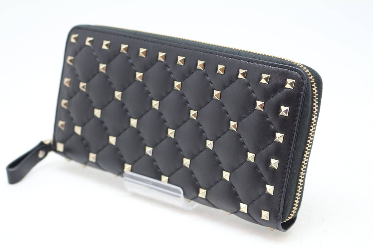 【1円～】【美品】 VALENTINO/バレンチノ MW0P0P00NAP ラウンドファスナー 長財布 ロックスタッズ ブラック レザー VALENTINO ヴァレンティノ「PINK トップス VALENTINO(ヴァレンティノ)の商品一覧 - ブランド通販のBUYMA