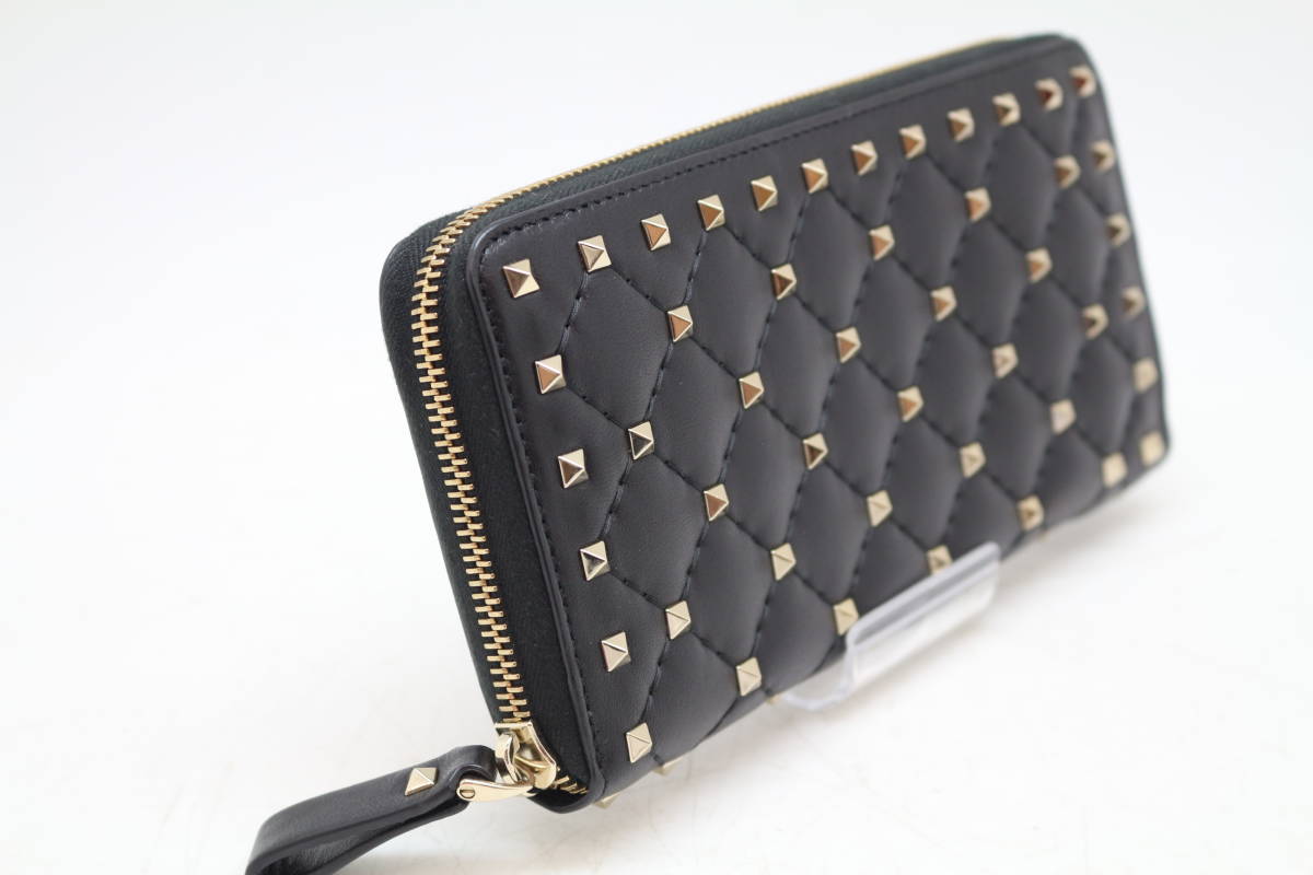 【1円～】【美品】 VALENTINO/バレンチノ MW0P0P00NAP ラウンドファスナー 長財布 ロックスタッズ ブラック レザー VALENTINO ヴァレンティノ「PINK トップス VALENTINO(ヴァレンティノ)の商品一覧 - ブランド通販のBUYMA