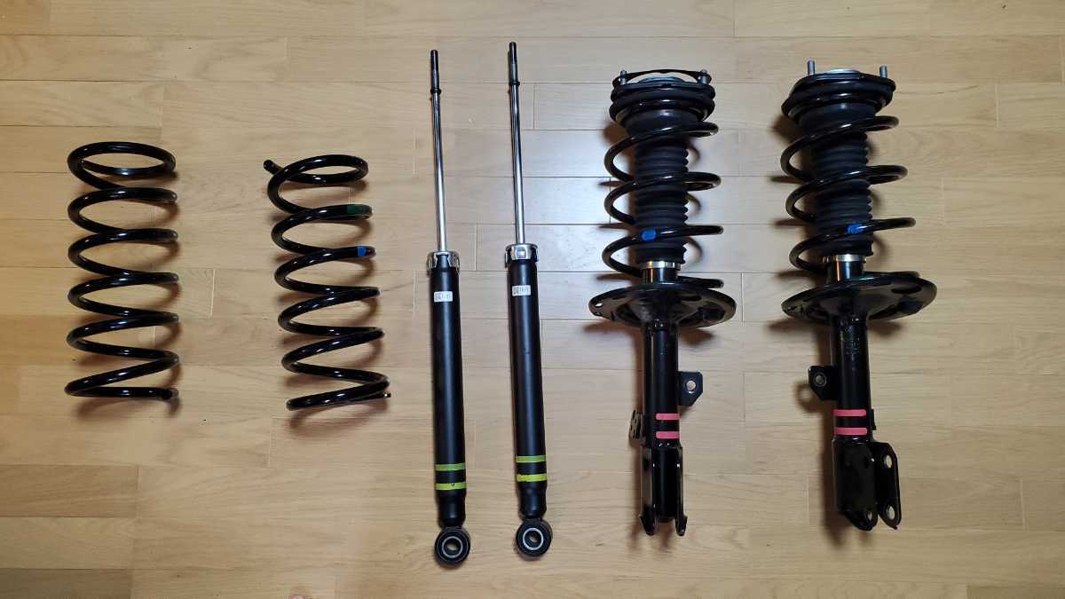 トヨタ/ノア 純正　新車取外し　ZRR75Wサスペンションキット トヨタ・ヴォクシーZRR75W、純正サスペンションキット前後輪一式、新車