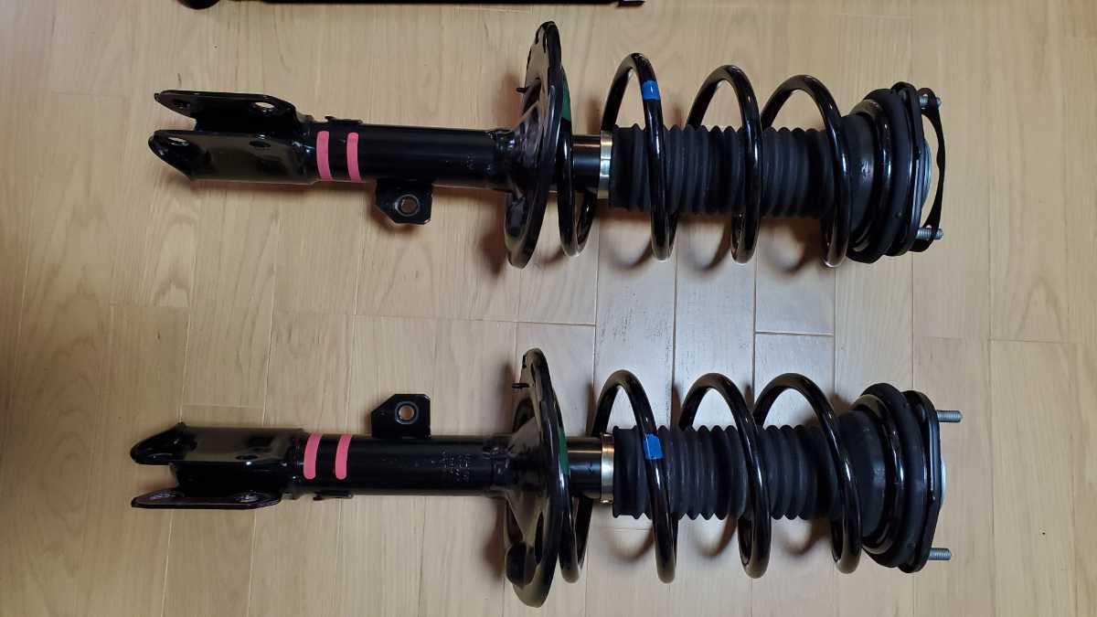トヨタ/ノア 純正　新車取外し　ZRR75Wサスペンションキット トヨタ・ヴォクシーZRR75W、純正サスペンションキット前後輪一式、新車