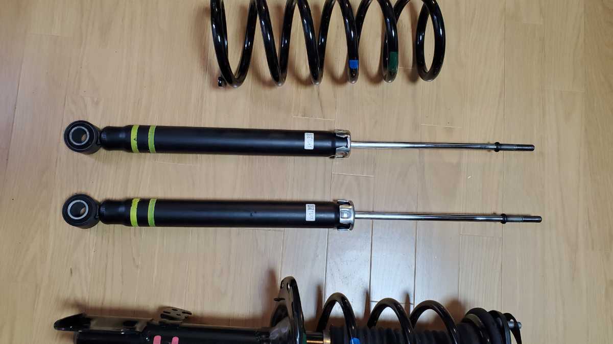 トヨタ・ヴォクシーZRR75W、純正サスペンションキット前後輪一式、新車