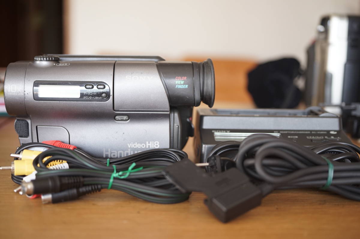 SONY ソニー CCD-TR3 Hi8⁄8mmビデオカメラレコーダー ハンディカム