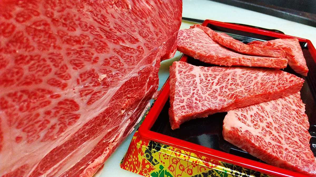 A-5 １２点 最高級 宮崎牛 重量 1キロ 部位 ハネシタステーキ カット 座布団 重量1キロ ◆ 中々無いハネシタステーキ BBQに 宮崎牛 黒毛和牛 特選 和王 熊本県産 ハネシタ&amp;布団付き