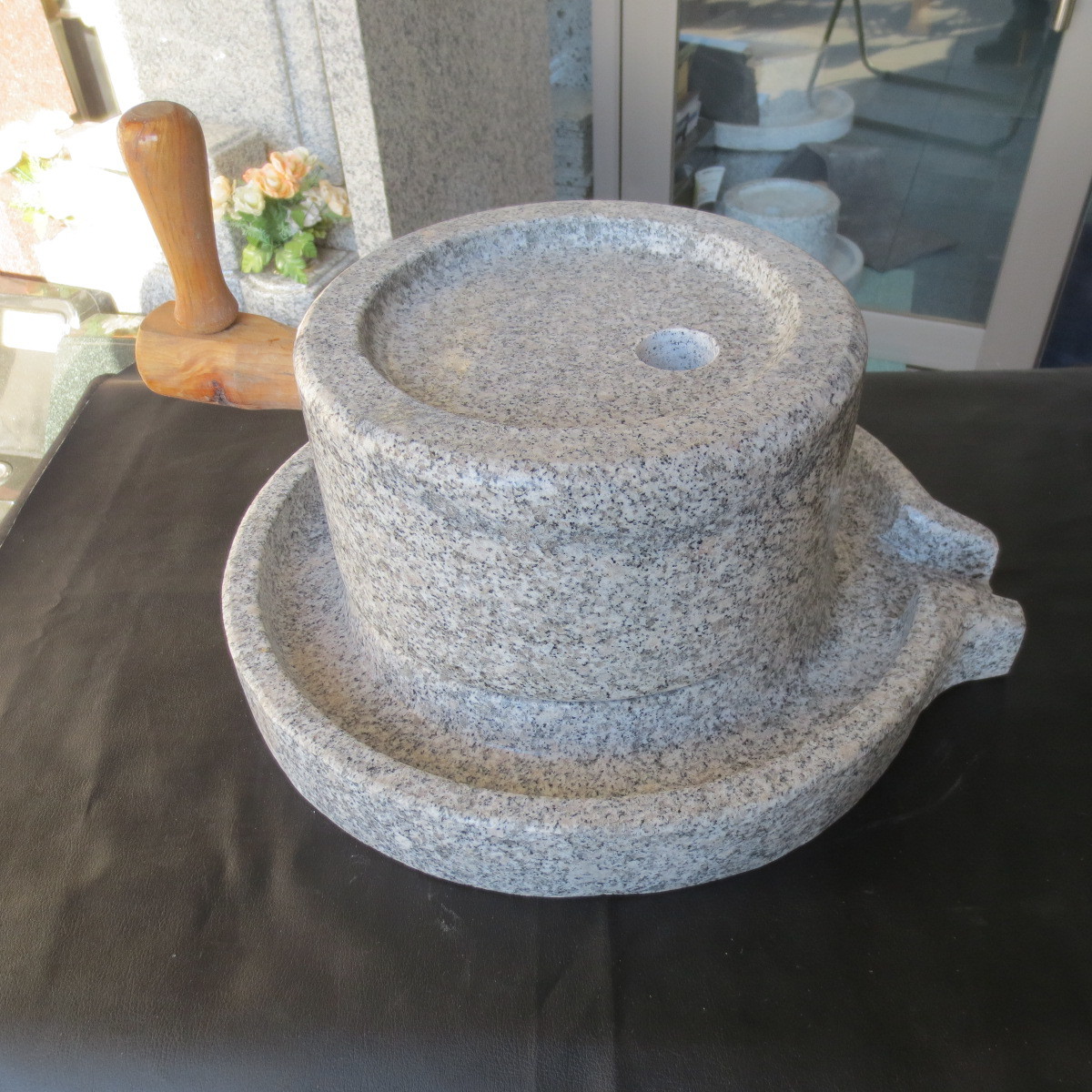 新品，HOT 石臼 いしうす ひき臼 ひきうす 御影石 25型 みかげ石 約31kg 沖縄県 離島は除く(調理器具)｜売買されたオークション情報、yahooの商品情報をアーカイブ公開 - オークファン その他