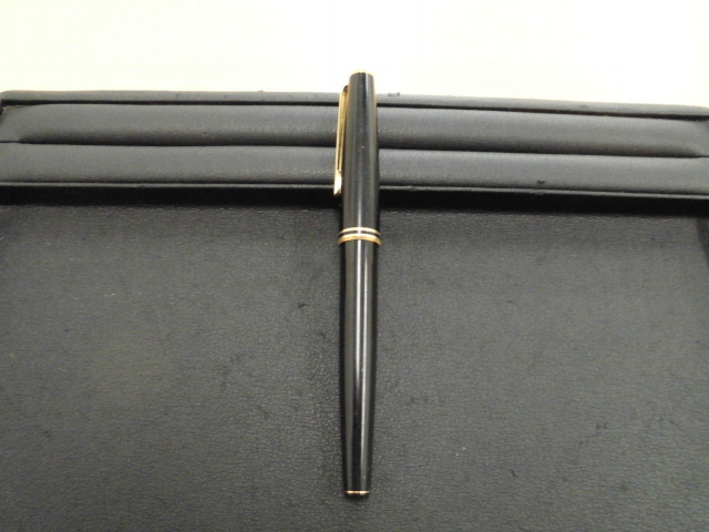 モンブラン MONTBLANC クラッシック 万年筆 黒色 ペン先 14K 中古品