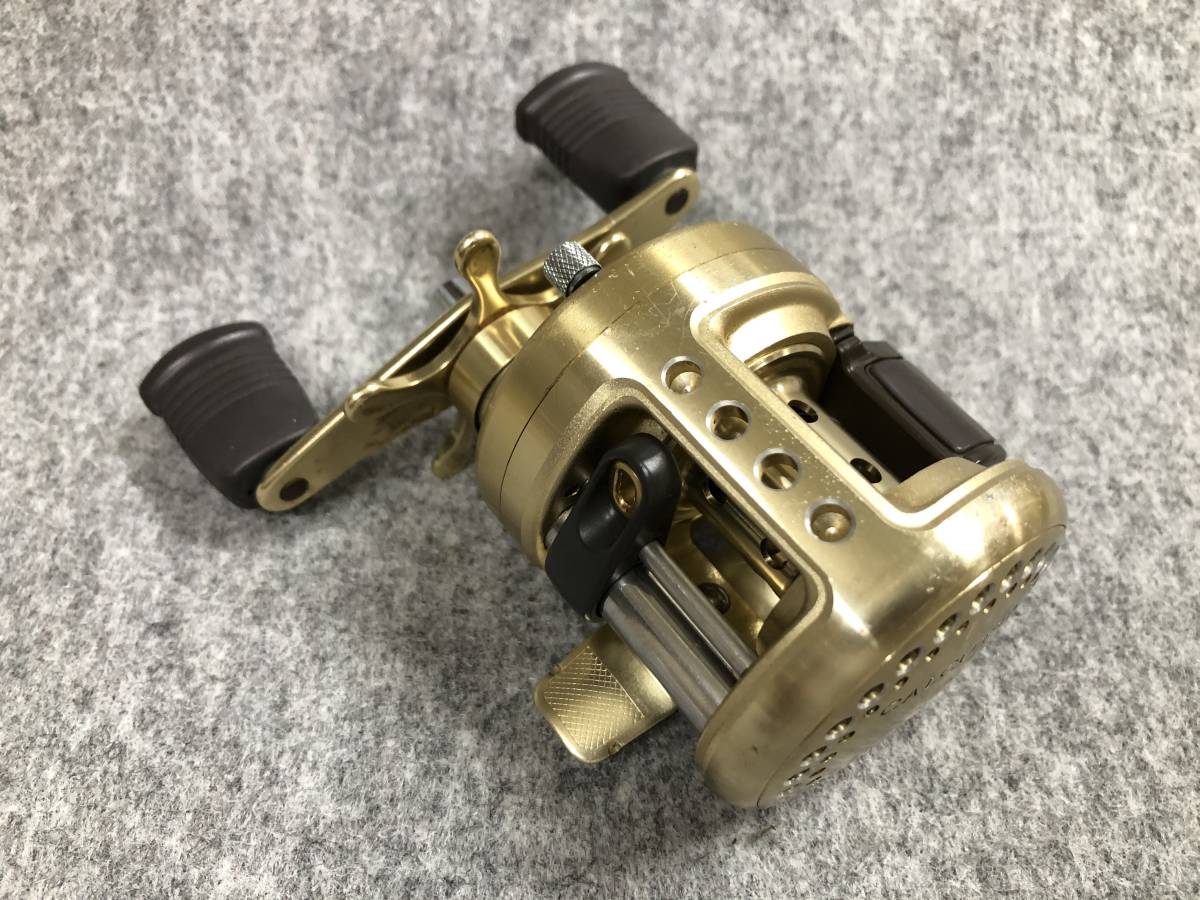 爆買い，セール SHIMANO シマノ カルカッタ 50XT 右巻き 中古 即決
