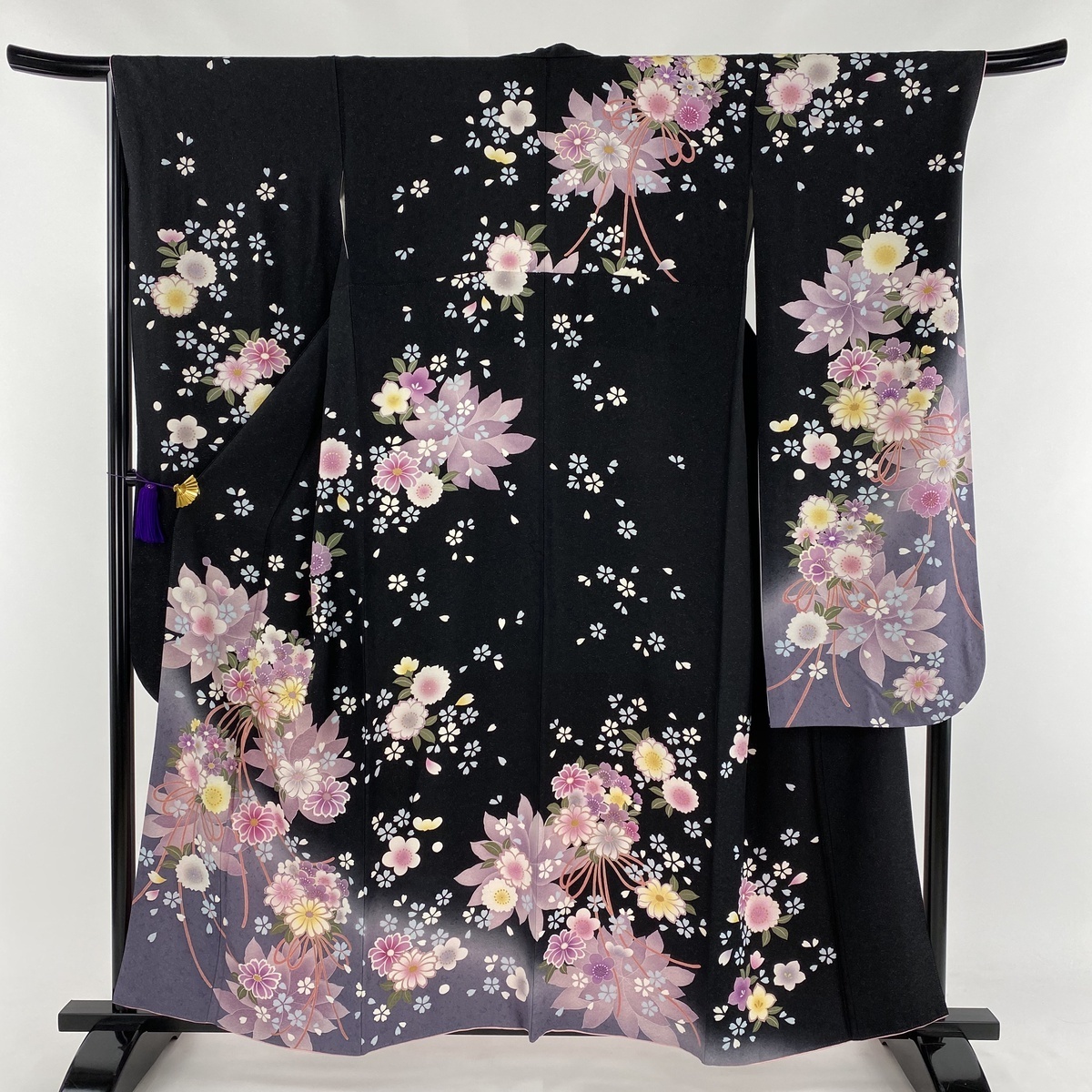 振袖 美品 逸品 花束 桜 銀通し 箔 黒 袷 身丈158cm 裄丈69cm L 正絹