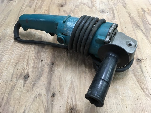 【電動工具】【値下げしました】マキタ★125mmグラインダ・サンダー★9005Ｂ★動作確認済★20022231