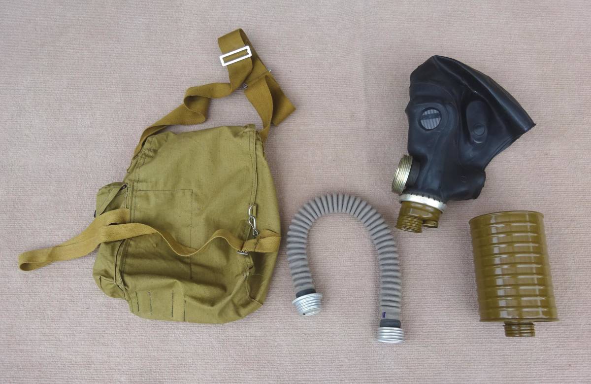 旧ソビエト連邦軍・ガスマスク（収納カバン付き、未使用？　ソ連共産圏東側毒ガスモスクワ東部戦線軍服軍帽キーチェリルパシカ帝政ロシア軍_2