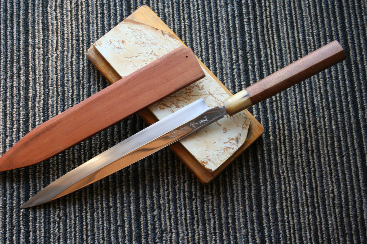 極上中古柳刃、銘（竹晃）、本鍛錬、水牛桂鏡面本刃付、良品