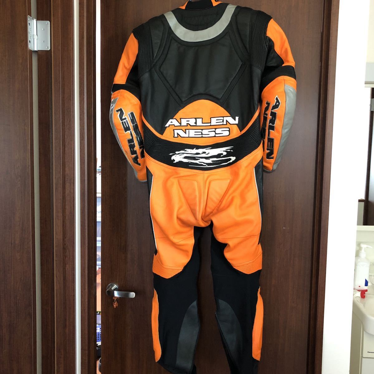 ARLEN NESS 革ツナギ Lサイズ ブラック/シルバー アレンネス 革ツナギ レーシングスーツ Lサイズ アレンネス NESS ARLEN