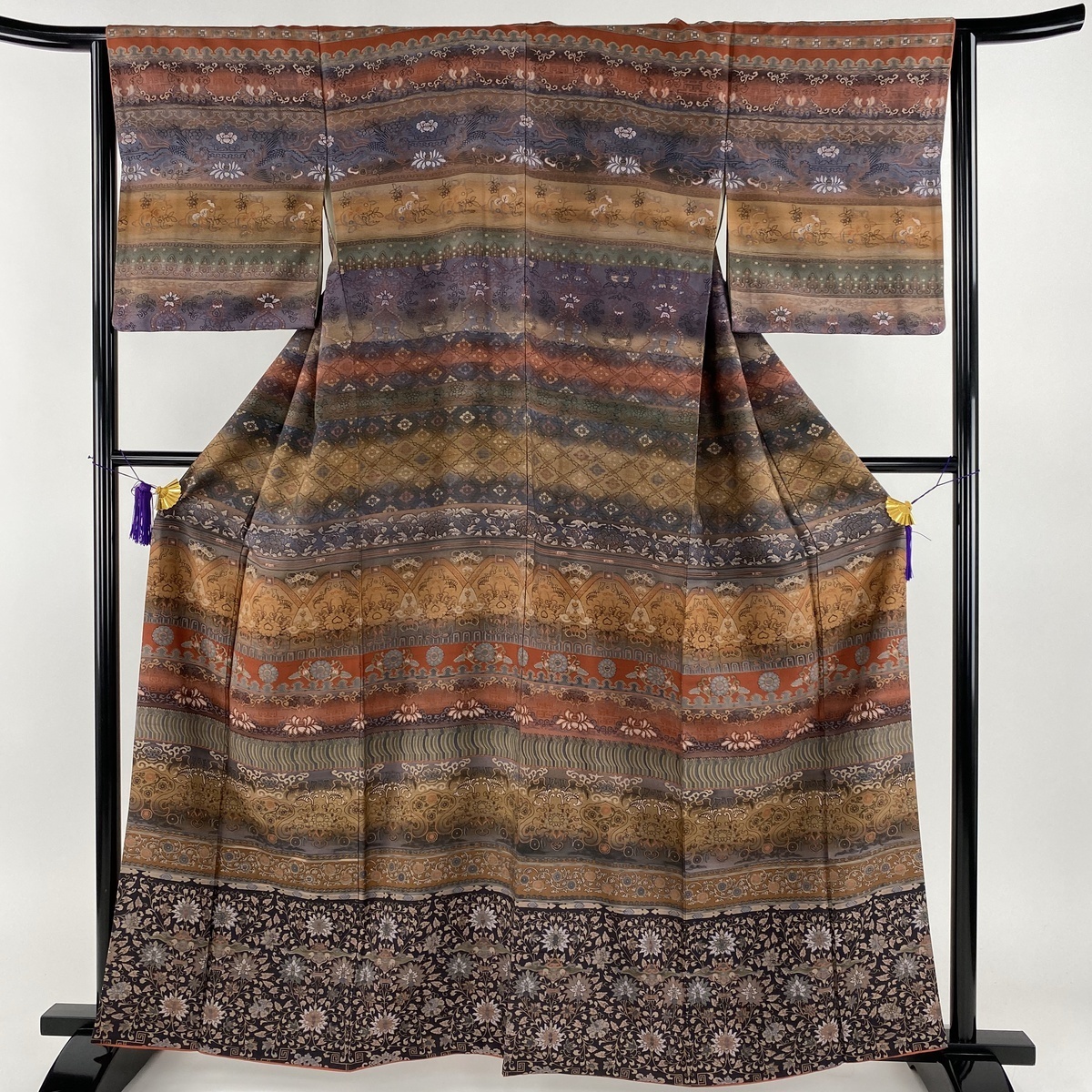 【限定SALE，豊富な】 訪問着 名品 紬地 草花 段縞 紫 袷 身丈162cm 裄丈65.5cm M 正絹(仕立て上がり)｜売買されたオークション情報、yahooの商品情報をアーカイブ公開 - オークファン 仕立て上がり